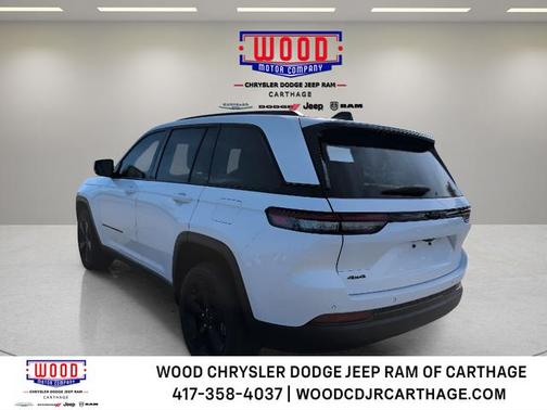 Bright White Clearcoat 2024 Jeep Grand Cherokee Laredo