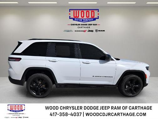 Bright White Clearcoat 2024 Jeep Grand Cherokee Laredo