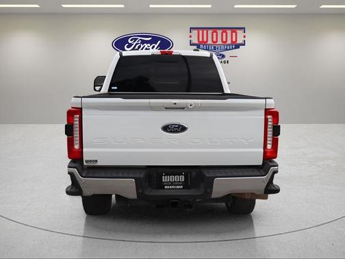 Oxford White 2024 Ford F-250 Lariat