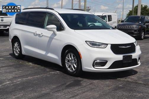 2022 Chrysler Pacifica Touring-L