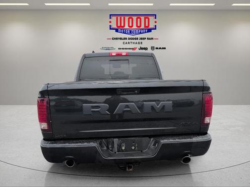 Brilliant Black Crystal Pearlcoat 2017 RAM 1500 Sport