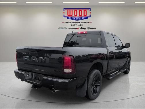 Brilliant Black Crystal Pearlcoat 2017 RAM 1500 Sport