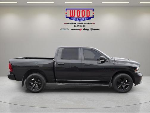 Brilliant Black Crystal Pearlcoat 2017 RAM 1500 Sport