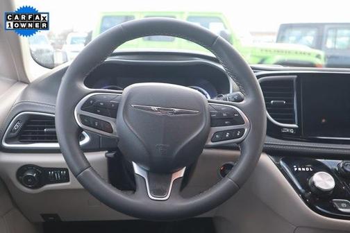 2024 Chrysler Pacifica Hybrid Select