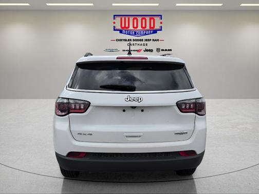Bright White Clearcoat 2024 Jeep Compass Latitude