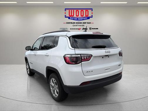 Bright White Clearcoat 2024 Jeep Compass Latitude