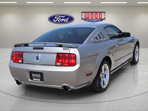 Gray 2009 Ford Mustang GT Premium