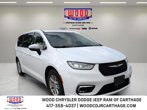 Bright White Clearcoat 2023 Chrysler Pacifica Touring-L