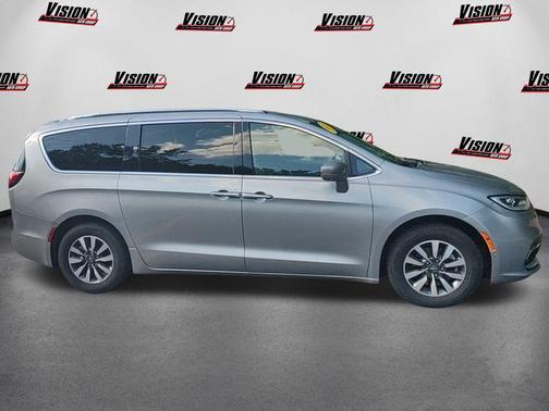 2021 Chrysler Pacifica Hybrid Touring L