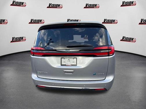2021 Chrysler Pacifica Hybrid Touring L