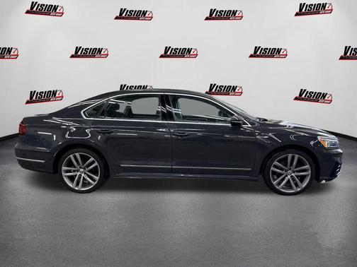 2017 Volkswagen Passat 1.8T R-Line w/Comfort