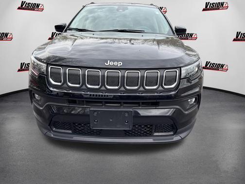 Diamond Black Crystal Pearlcoat 2022 Jeep Compass Latitude