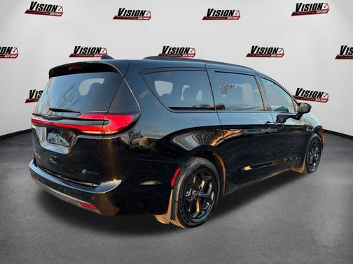 2025 Chrysler Pacifica Hybrid Premium S Appearance Pkg