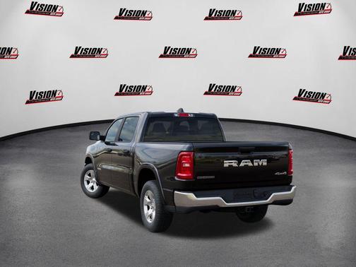 Diamond Black Crystal Pearlcoat 2025 RAM 1500 Big Horn/Lone Star