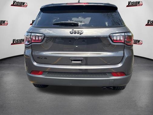 Granite Crystal Metallic Clearcoat 2022 Jeep Compass Latitude