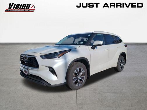 Wind Chill Pearl 2022 Toyota Highlander XLE