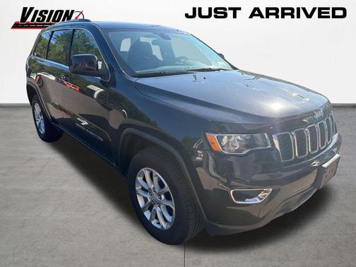 Diamond Black Crystal Pearlcoat 2021 Jeep Grand Cherokee Laredo