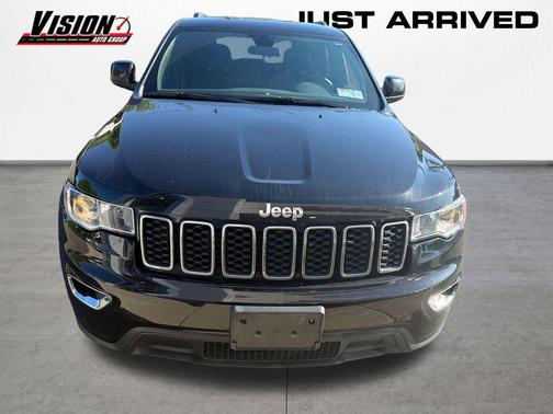 Diamond Black Crystal Pearlcoat 2021 Jeep Grand Cherokee Laredo
