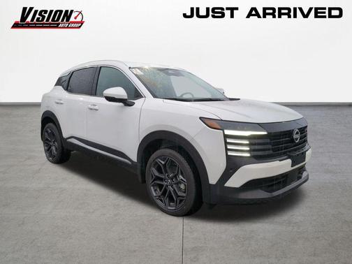 Aspen White Tricoat 2025 Nissan Kicks SR