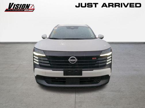 Aspen White Tricoat 2025 Nissan Kicks SR