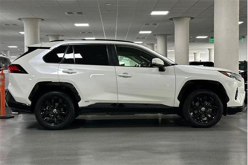 2022 Toyota RAV4 Hybrid SE