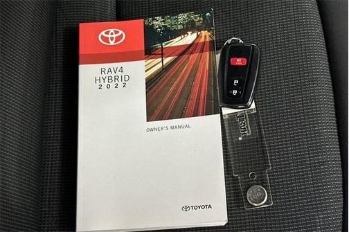 2022 Toyota RAV4 Hybrid SE