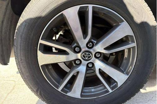 Magnetic Gray Metallic 2018 Toyota RAV4 XLE