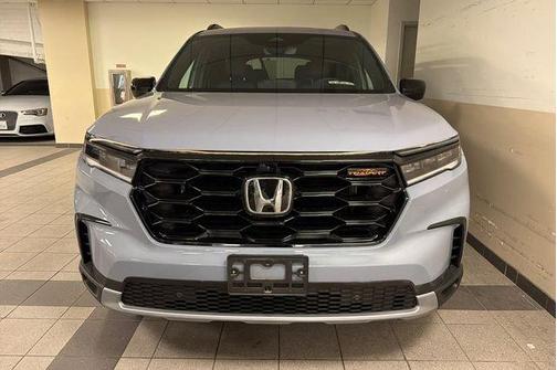 Sonic Gray Pearl 2025 Honda Pilot TrailSport