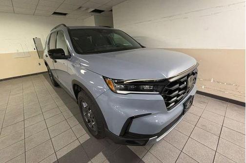 Sonic Gray Pearl 2025 Honda Pilot TrailSport