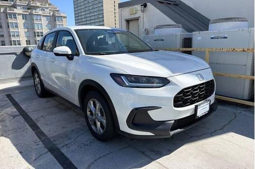 Platinum White Pearl 2024 Honda HR-V LX