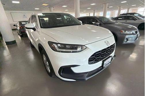 Platinum White Pearl 2025 Honda HR-V LX