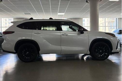Wind Chill Pearl 2024 Toyota Highlander XSE