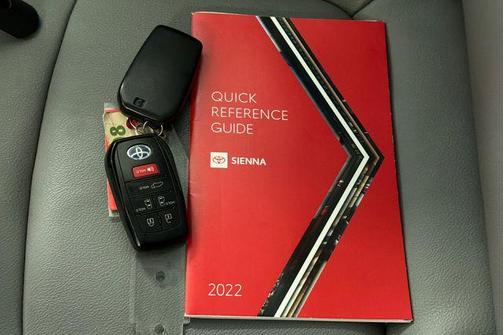 2022 Toyota Sienna XLE