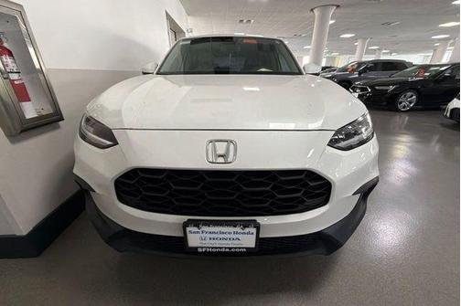 Platinum White Pearl 2023 Honda HR-V LX