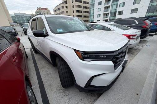 Platinum White Pearl 2025 Honda Pilot Sport