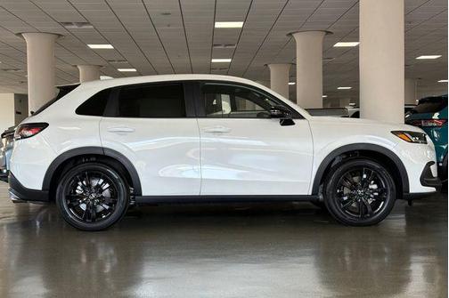 Platinum White Pearl 2027 Honda HR-V Sport