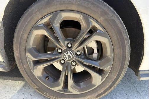 Platinum White Pearl 2025 Honda Accord SE