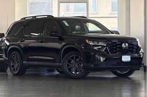 Crystal Black Pearl 2025 Honda Pilot Black Edition