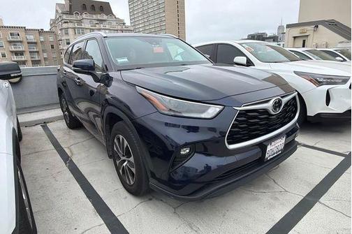 Magnetic Gray Metallic 2022 Toyota Highlander XLE
