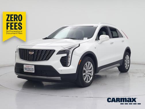 White 2022 Cadillac XT4 Luxury