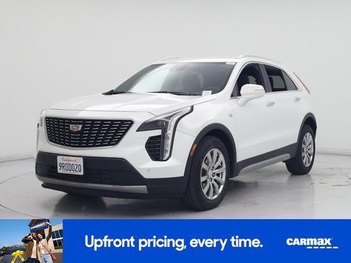 White 2022 Cadillac XT4 Luxury