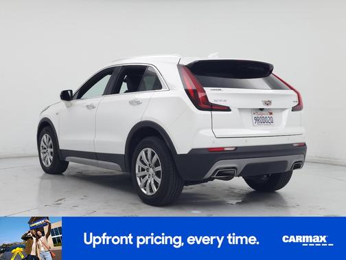 White 2022 Cadillac XT4 Luxury
