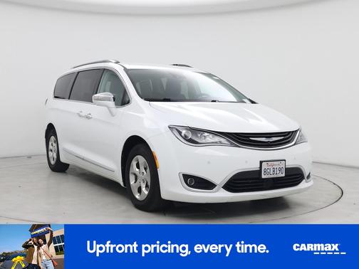 White 2018 Chrysler Pacifica Hybrid Limited