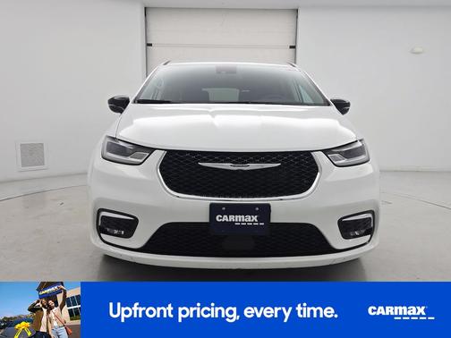 White 2024 Chrysler Pacifica Touring L