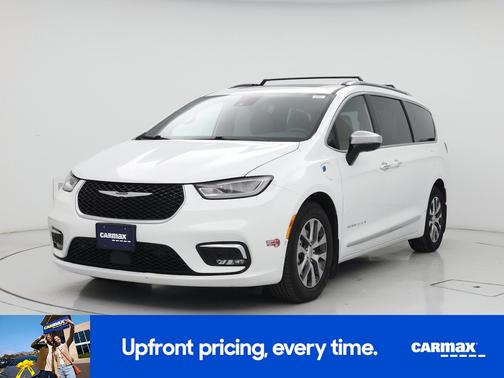 White 2023 Chrysler Pacifica Hybrid Pinnacle