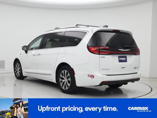White 2023 Chrysler Pacifica Hybrid Pinnacle
