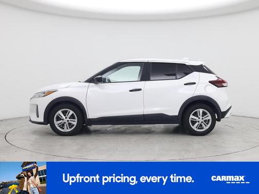 White 2021 Nissan Kicks S