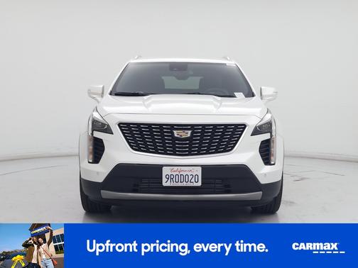 White 2022 Cadillac XT4 Luxury