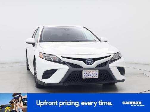 White 2019 Toyota Camry Hybrid SE