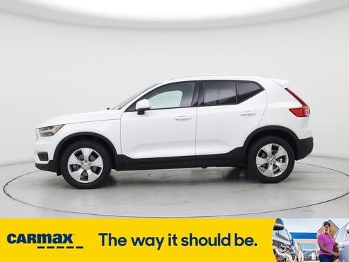 2022 Volvo XC40 T4 Momentum
